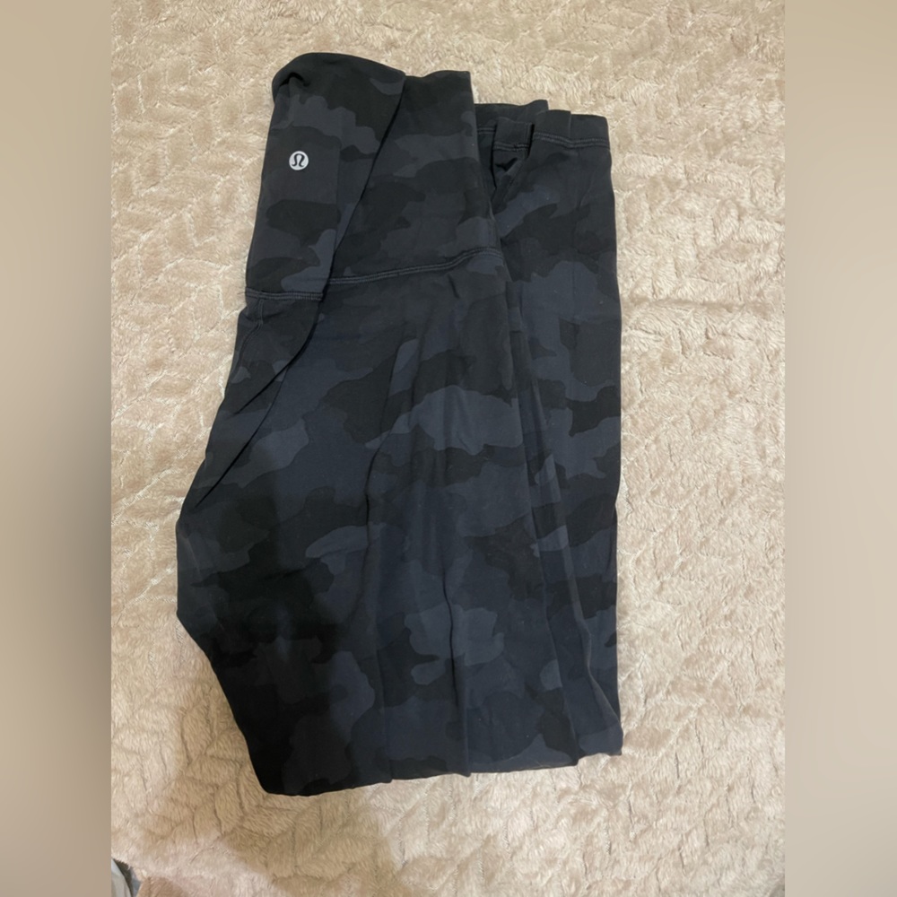 Lululemon align 28” leggings, still in great condition!